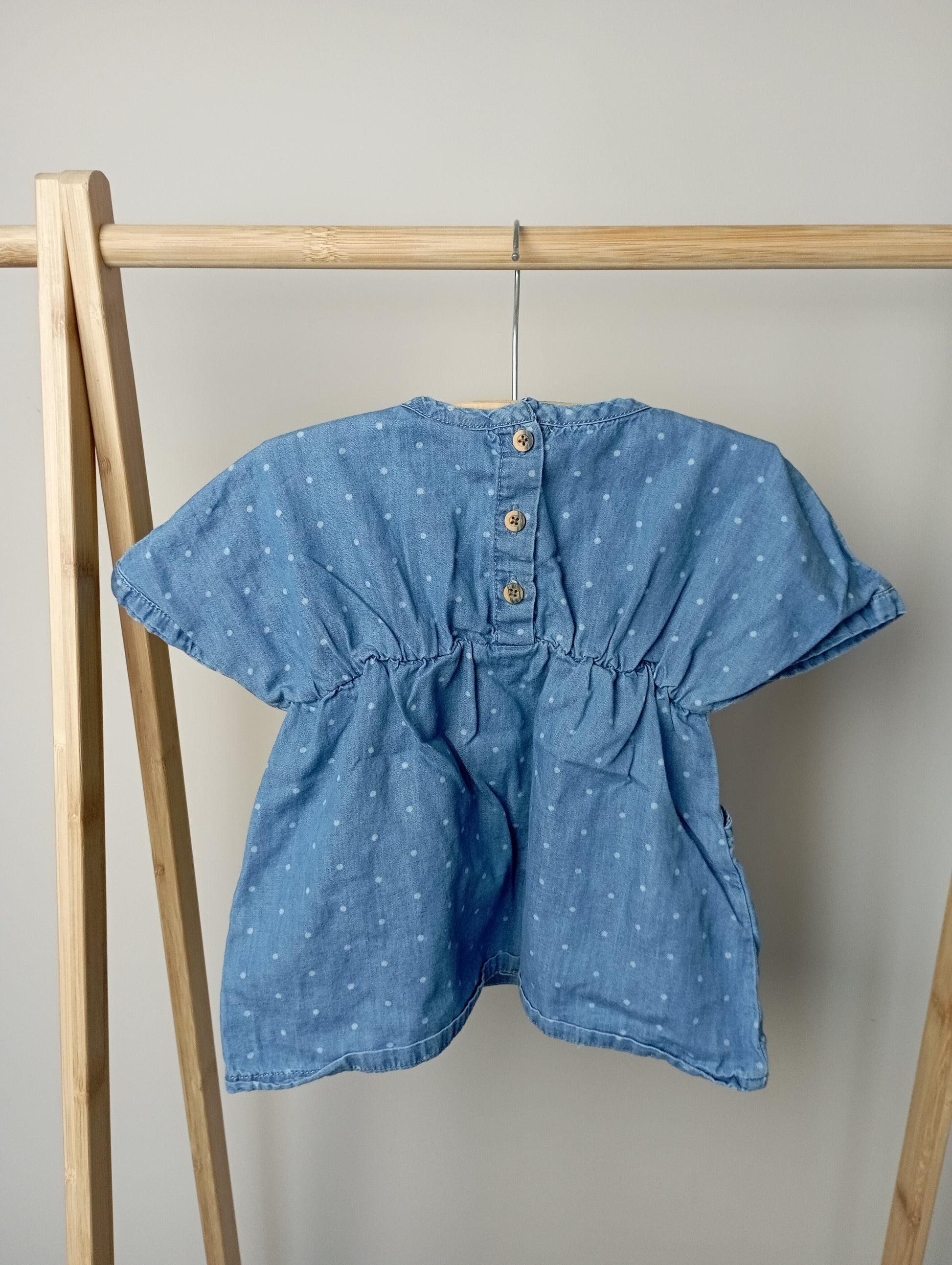 Jurk met bolletjes 74 Hema