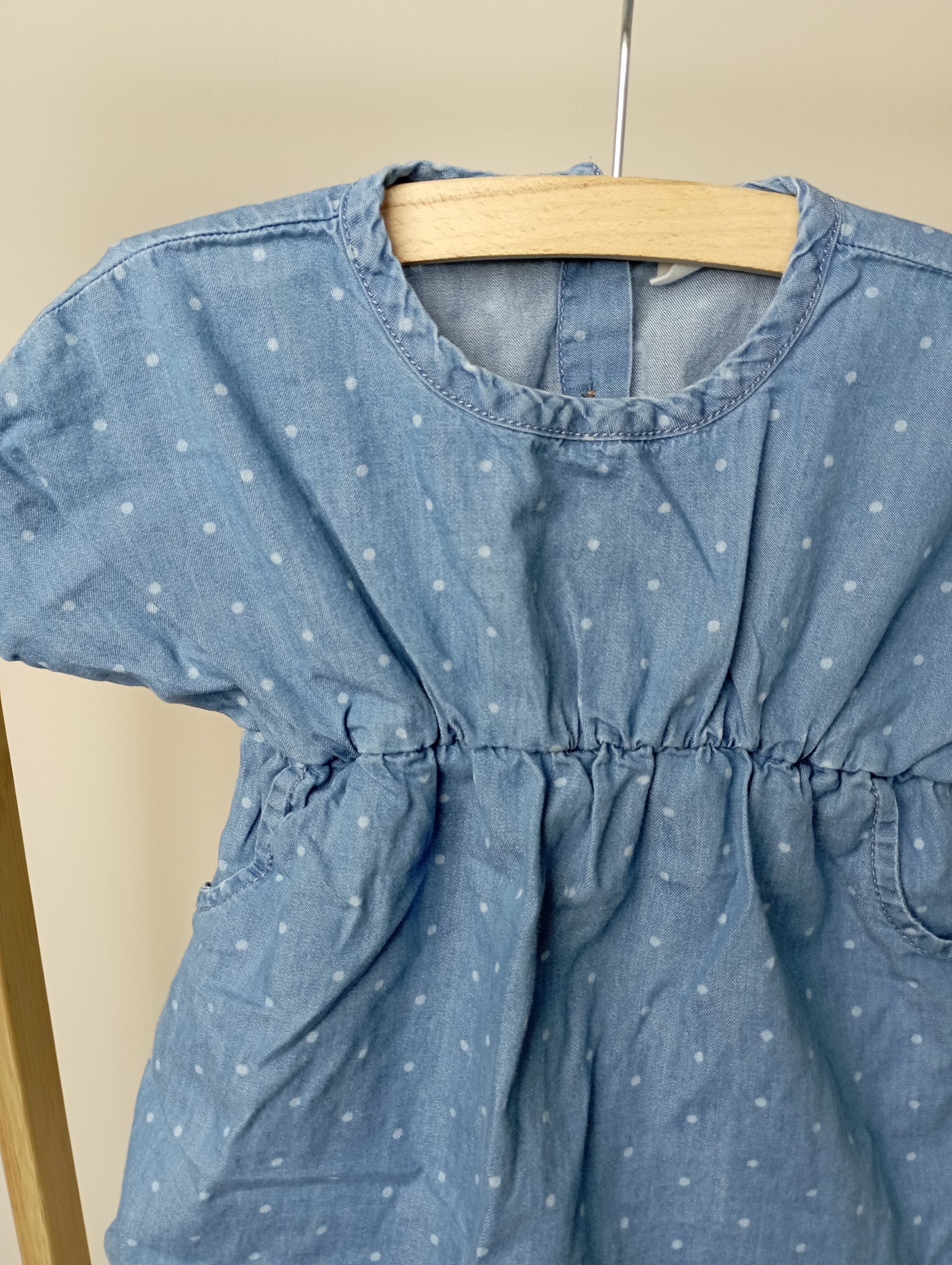 Jurk met bolletjes 74 Hema