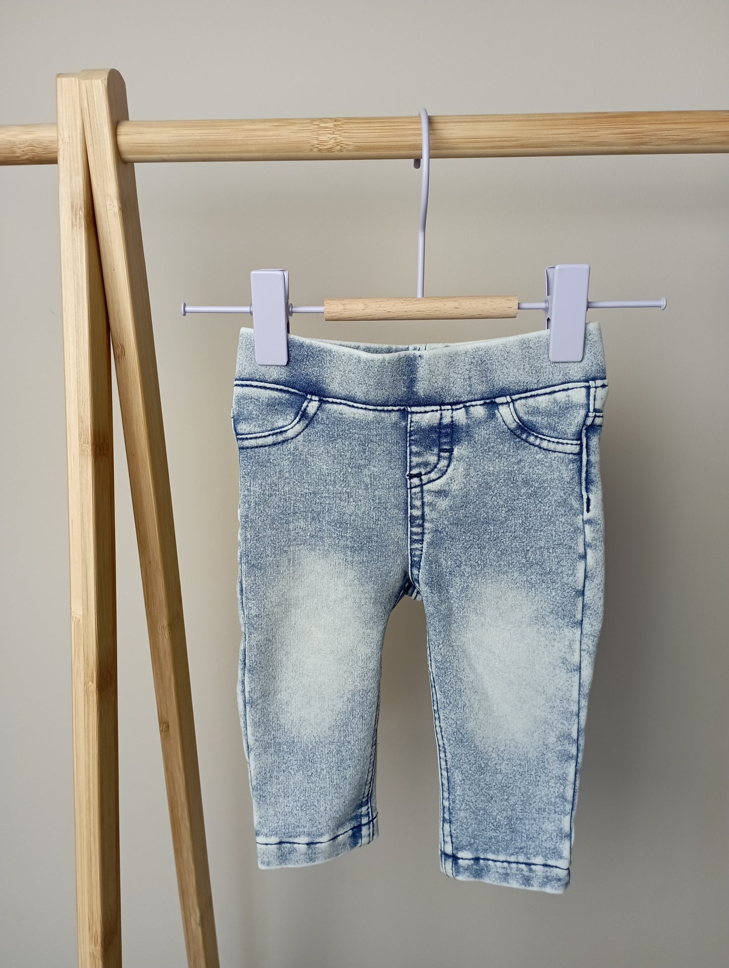 Stretchy broek in jeanslook 62 H&M