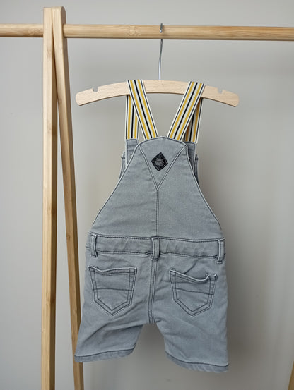 Jeanssalopette 80 Cuddles and smiles
