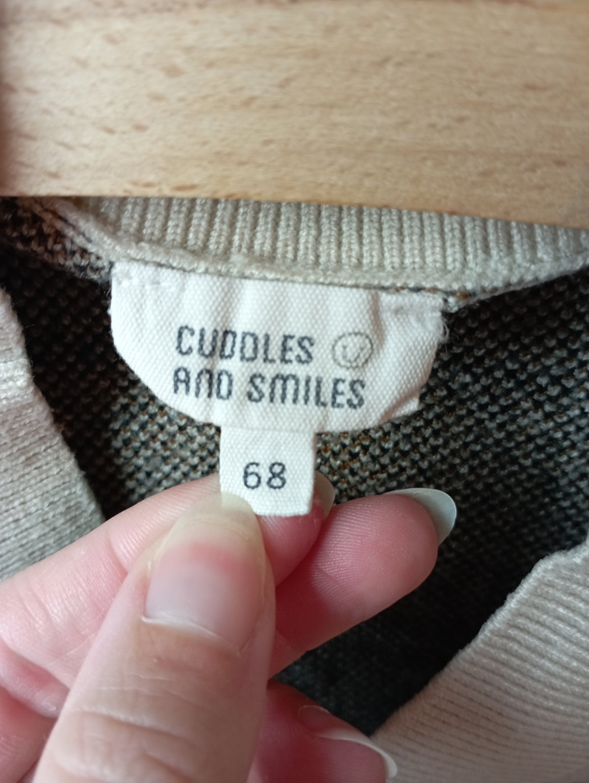 Geruit vestje 68 Cuddles and smiles