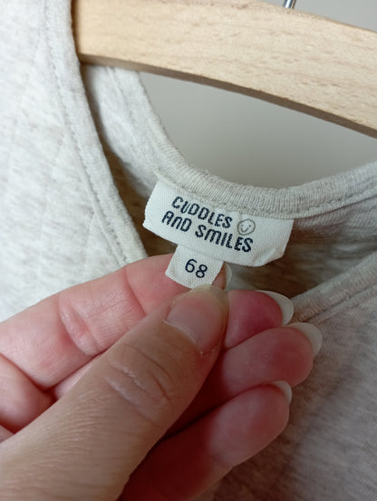 Vestje 68 Cuddles and smiles