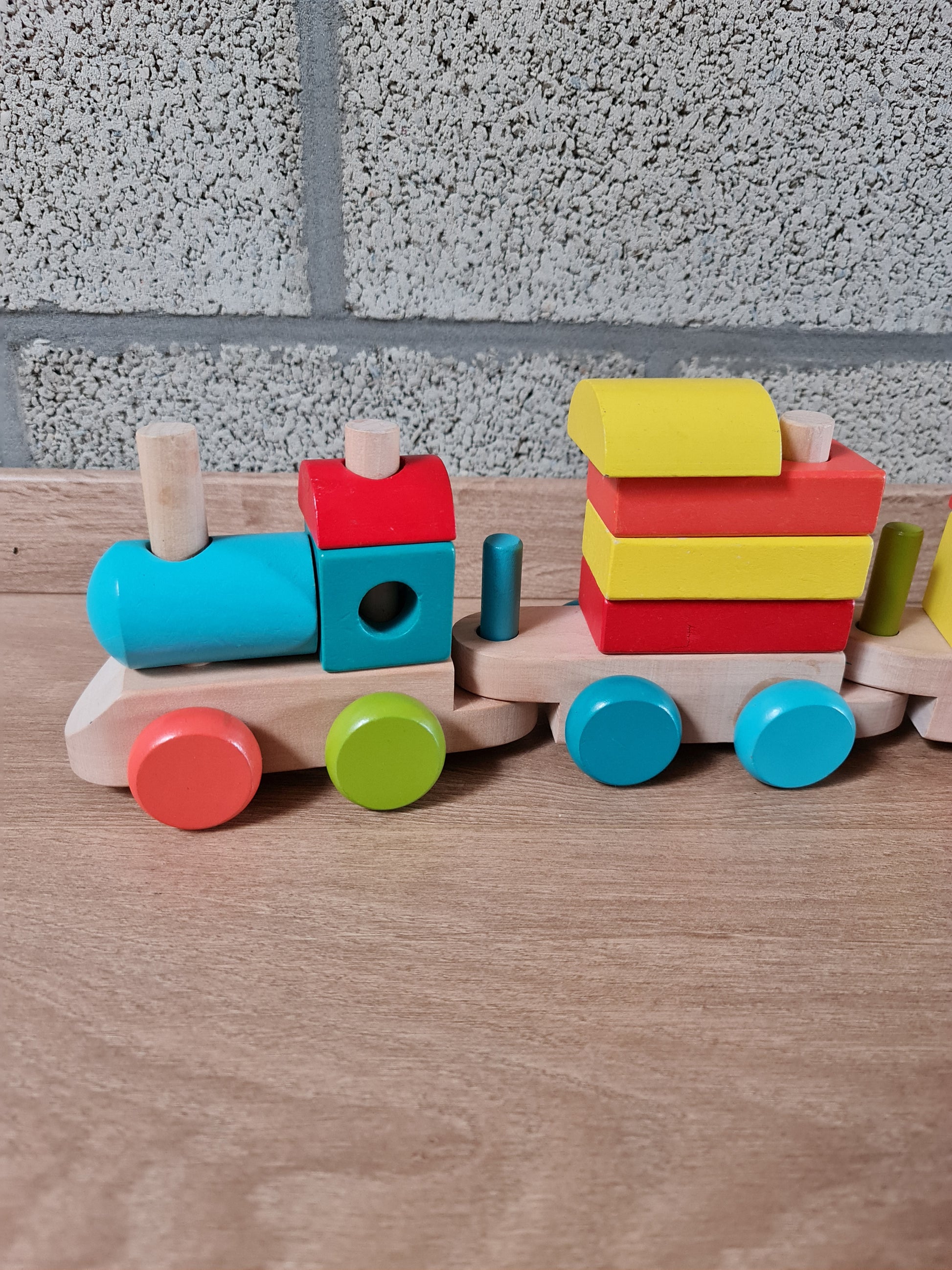 Houten vormentrein Hema