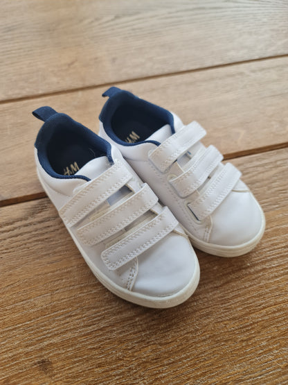 Sneakers met klevers 25