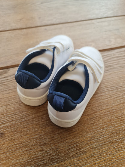 Sneakers met klevers 25
