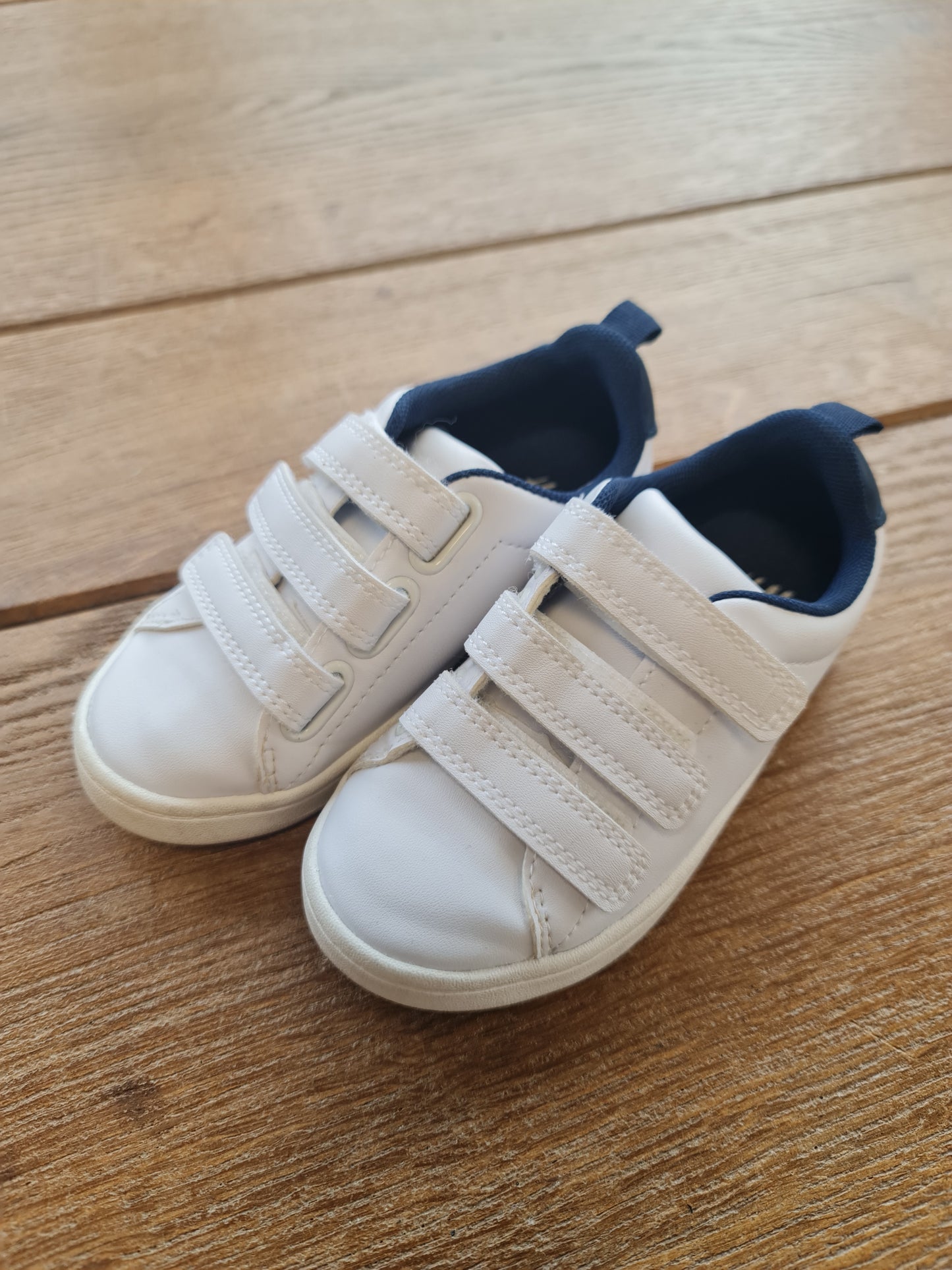 Sneakers met klevers 25