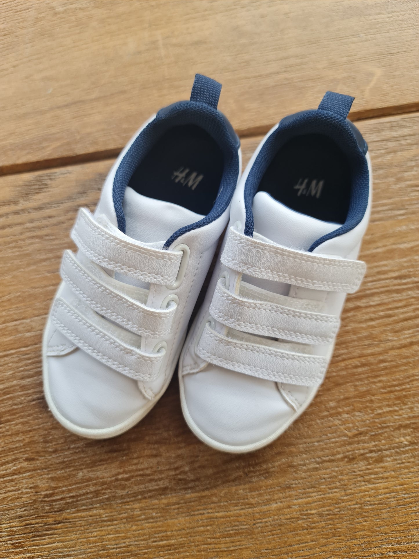 Sneakers met klevers 25