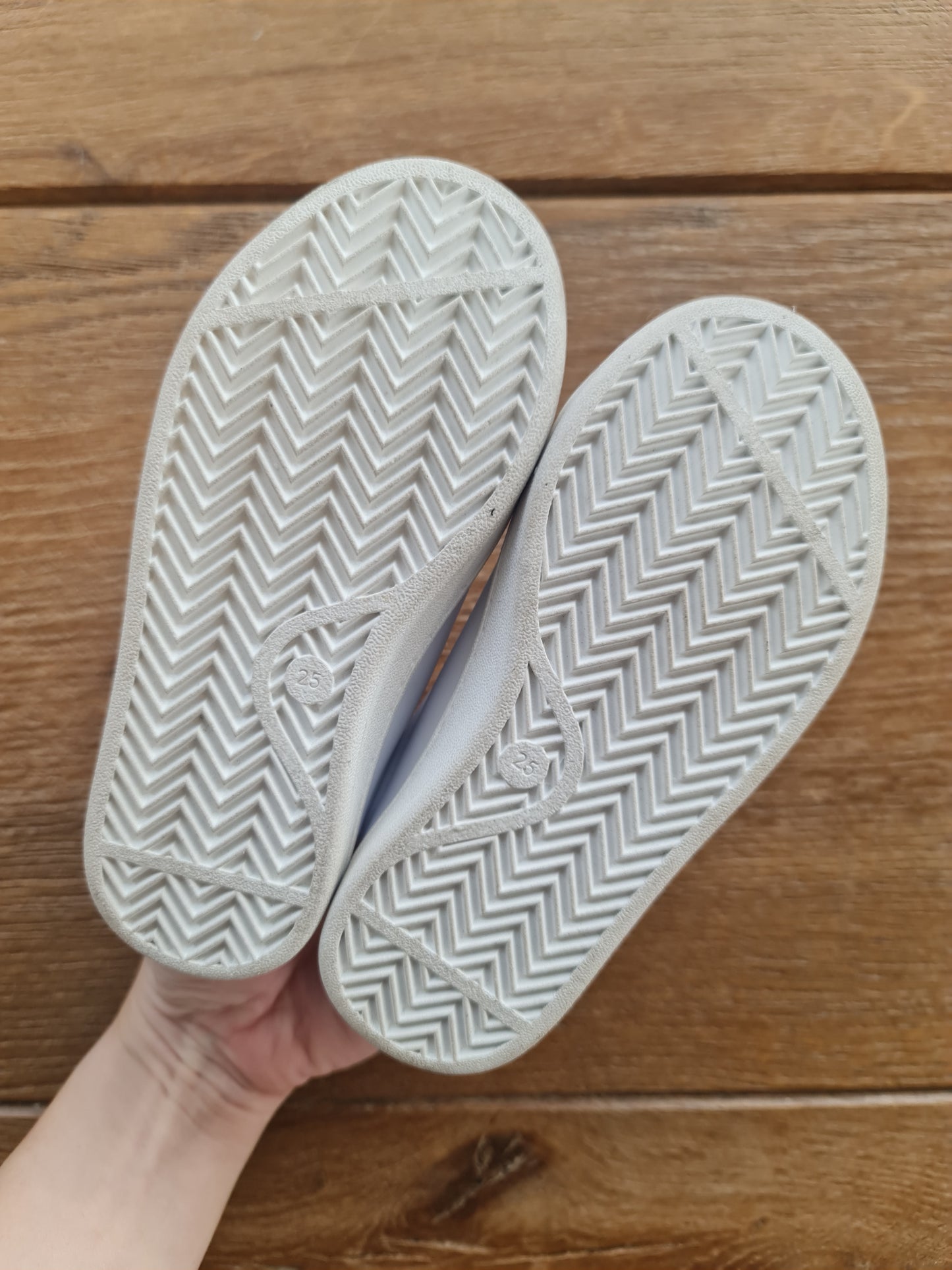 Sneakers met klevers 25