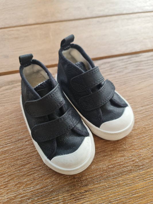 Schoenen met plakkers 18/19
