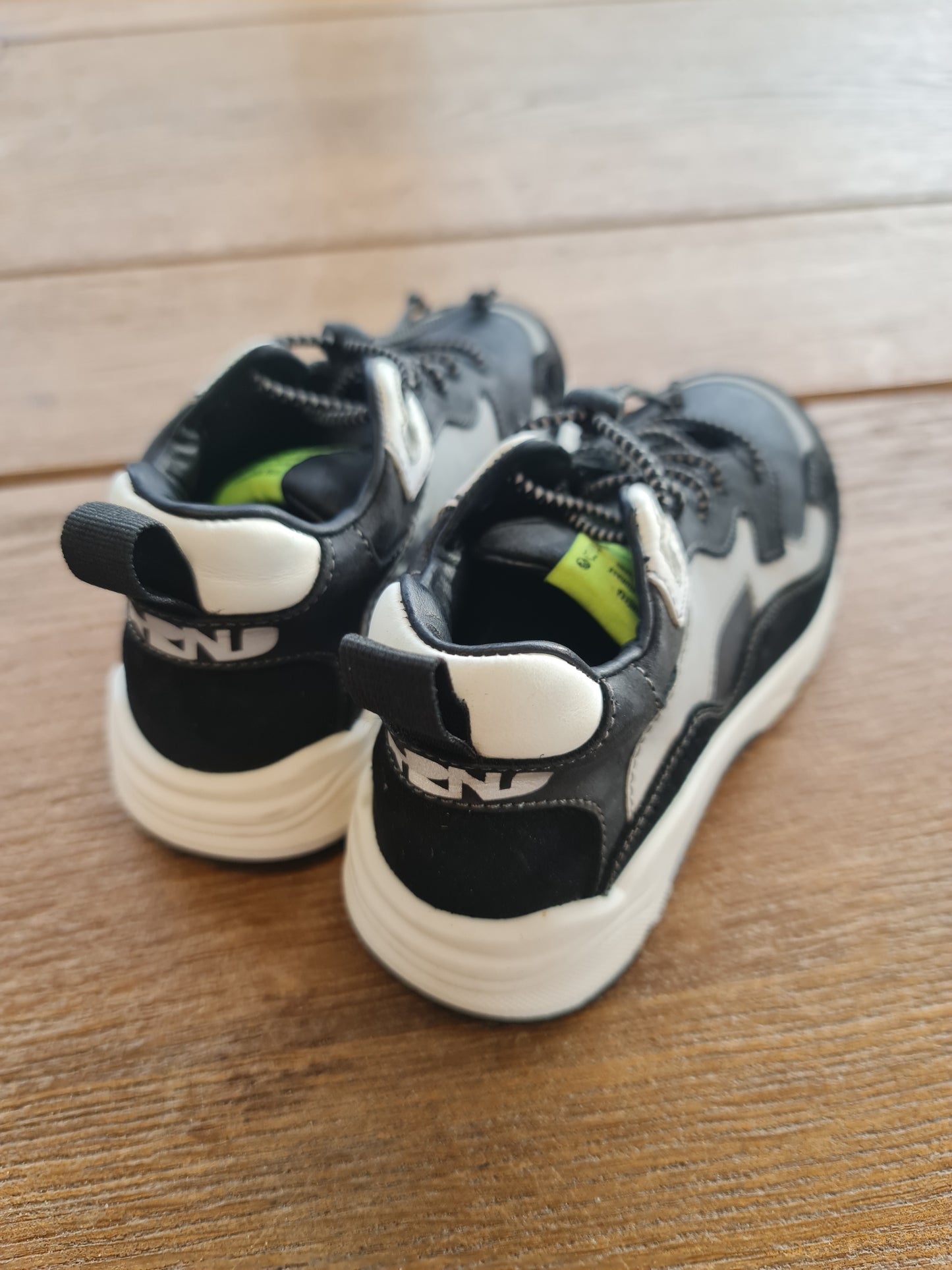 Sneakers 28