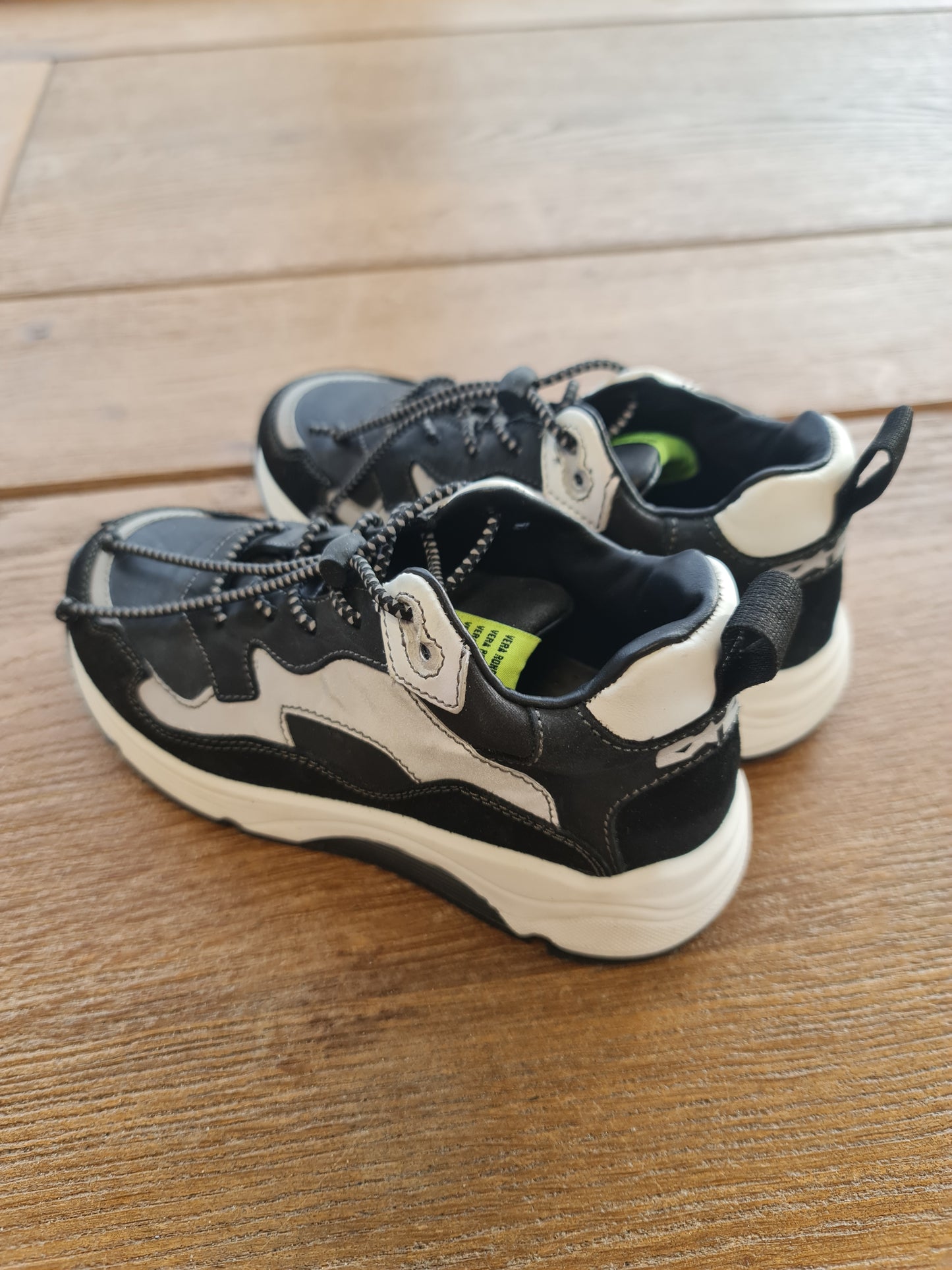 Sneakers 28