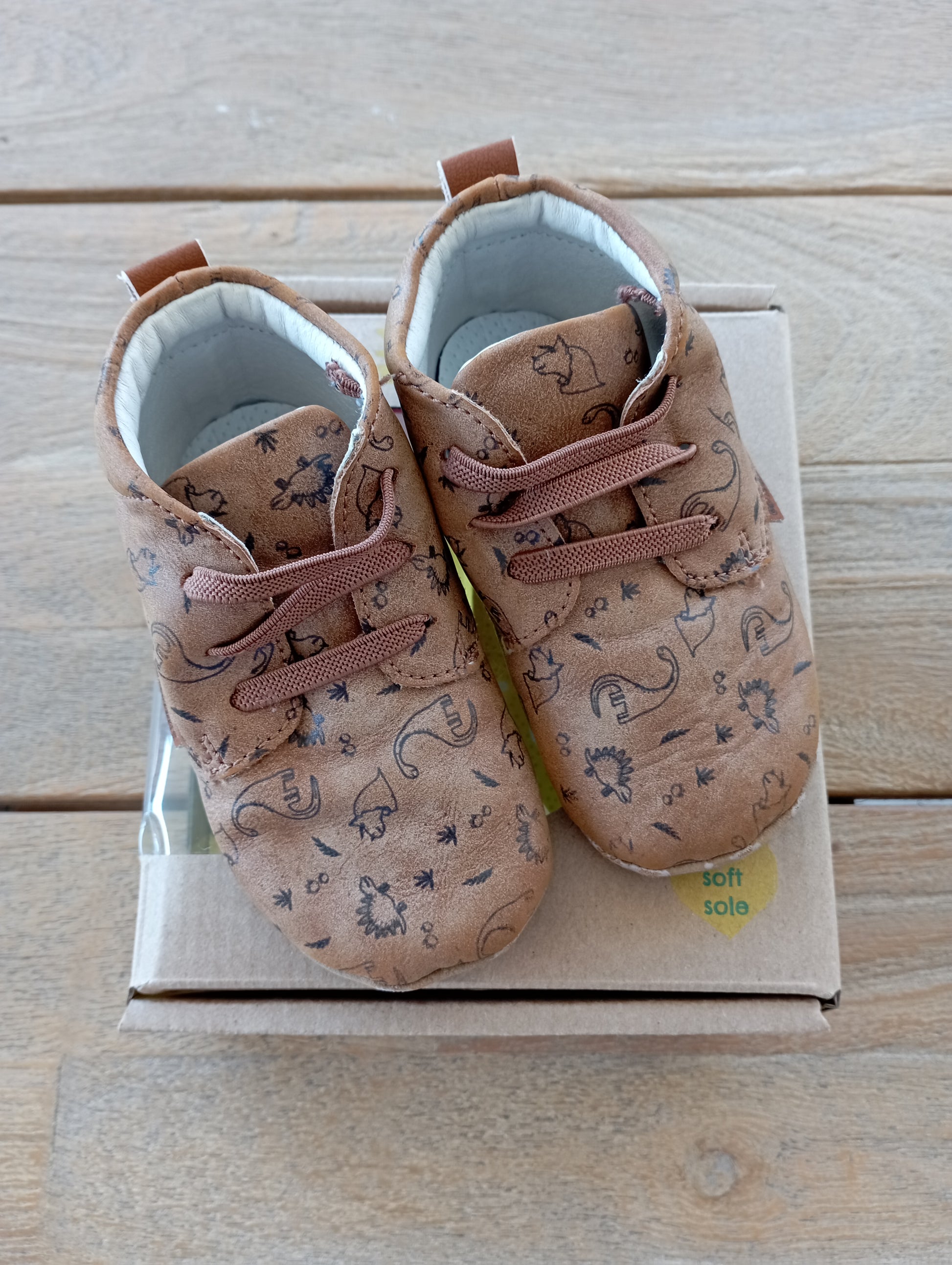 Soft sole, met dino print L of 18 Go banana's