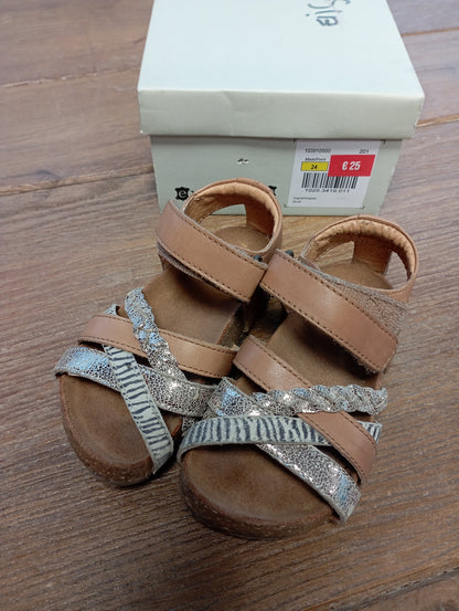 Sandalen 24
