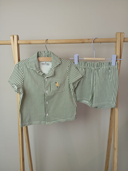 Pyjama met strepen 86 Cuddles and smiles