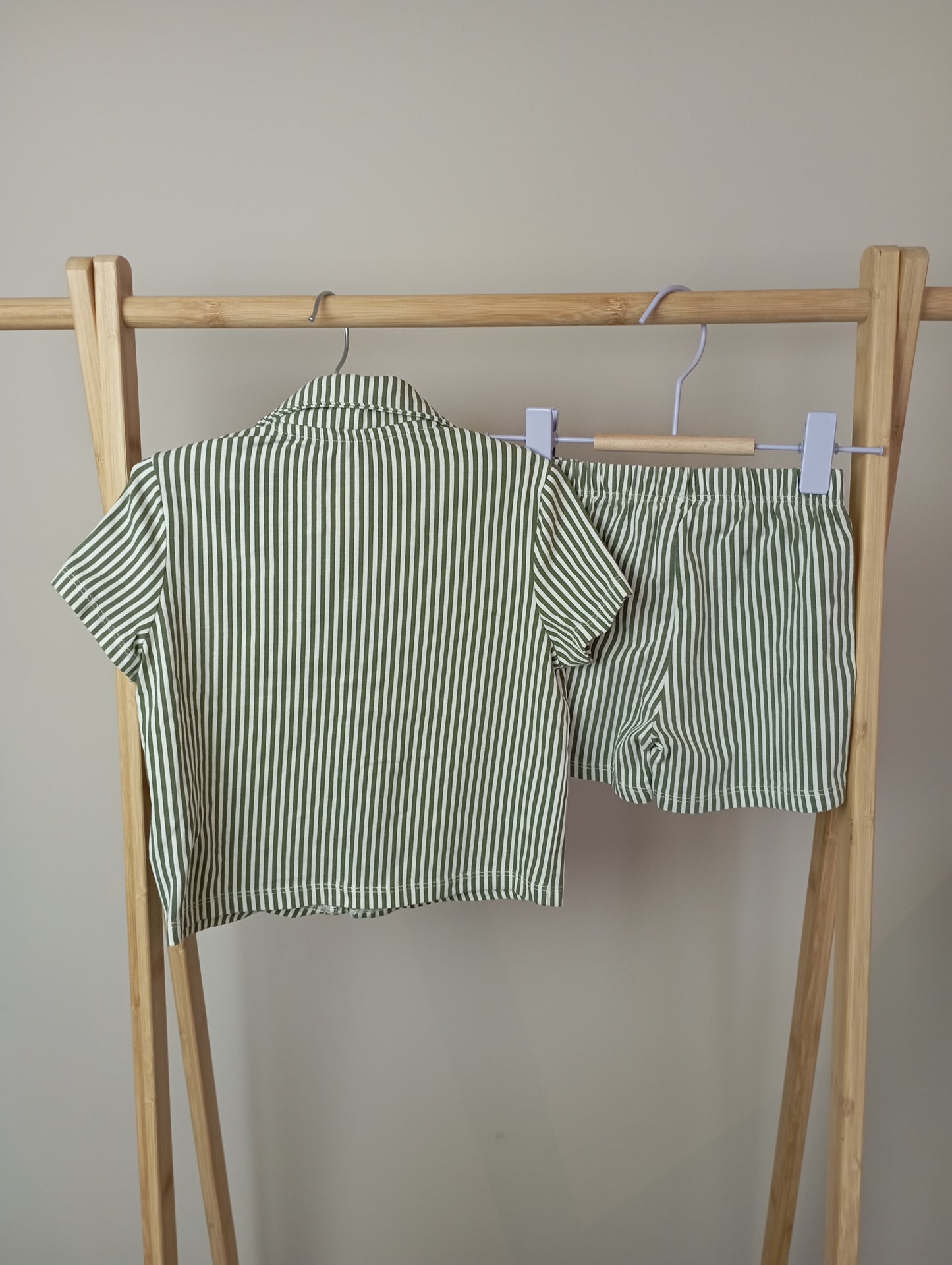 Pyjama met strepen 86 Cuddles and smiles