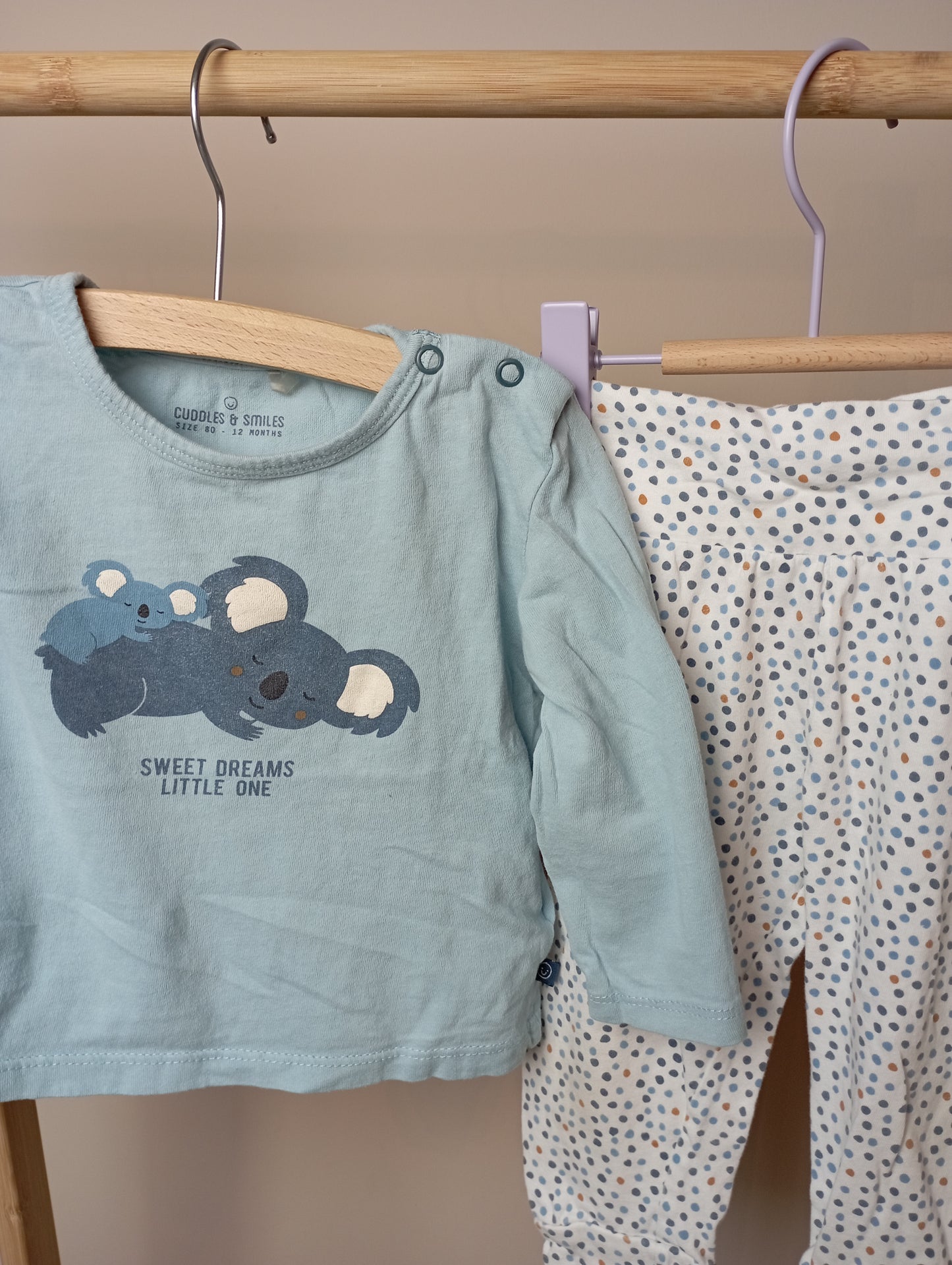 Pyjama met koala's 80 Cuddles and smiles