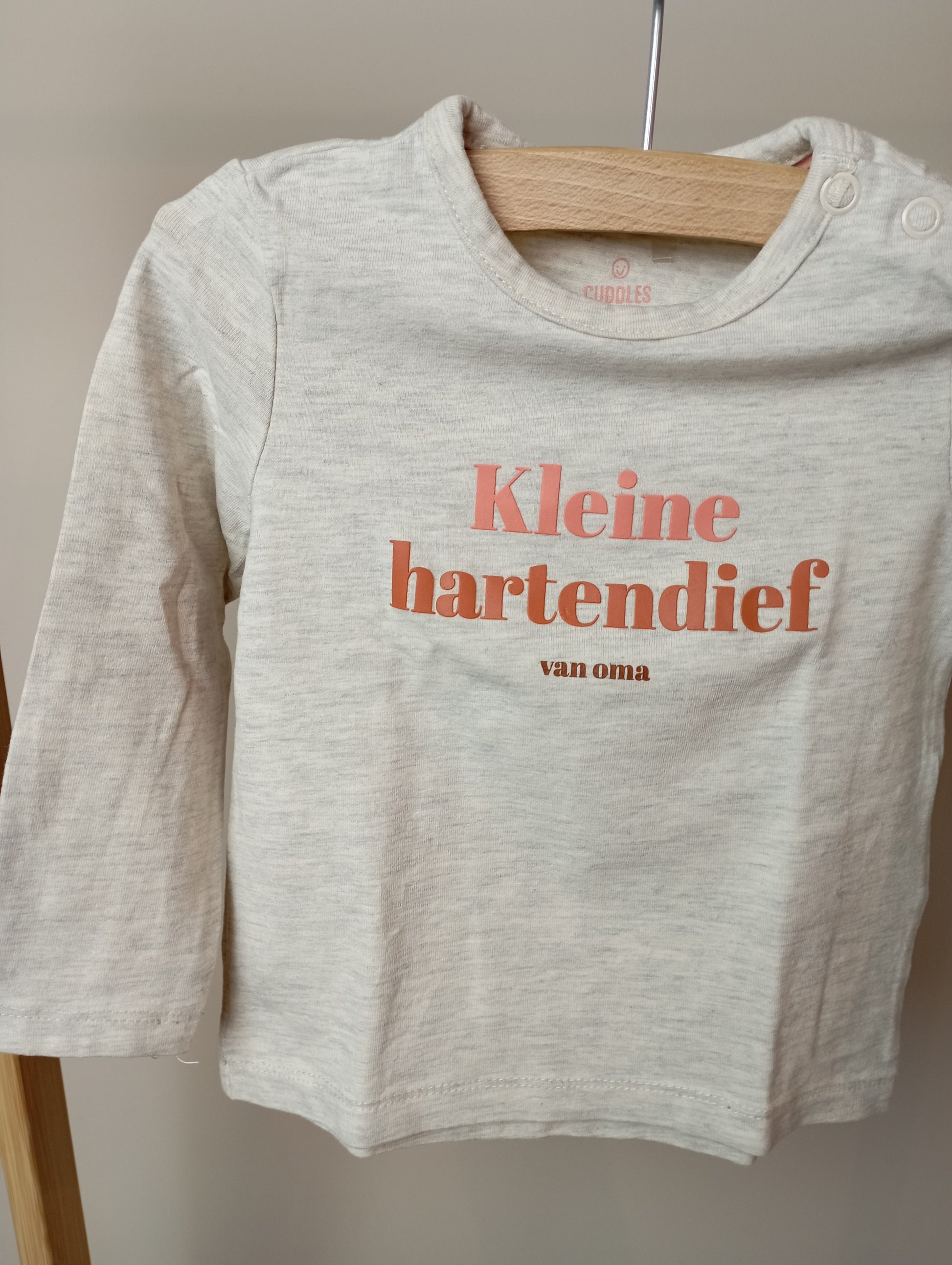 Longsleeve "Kleine hartendief van Oma" 74 Cuddles and smiles