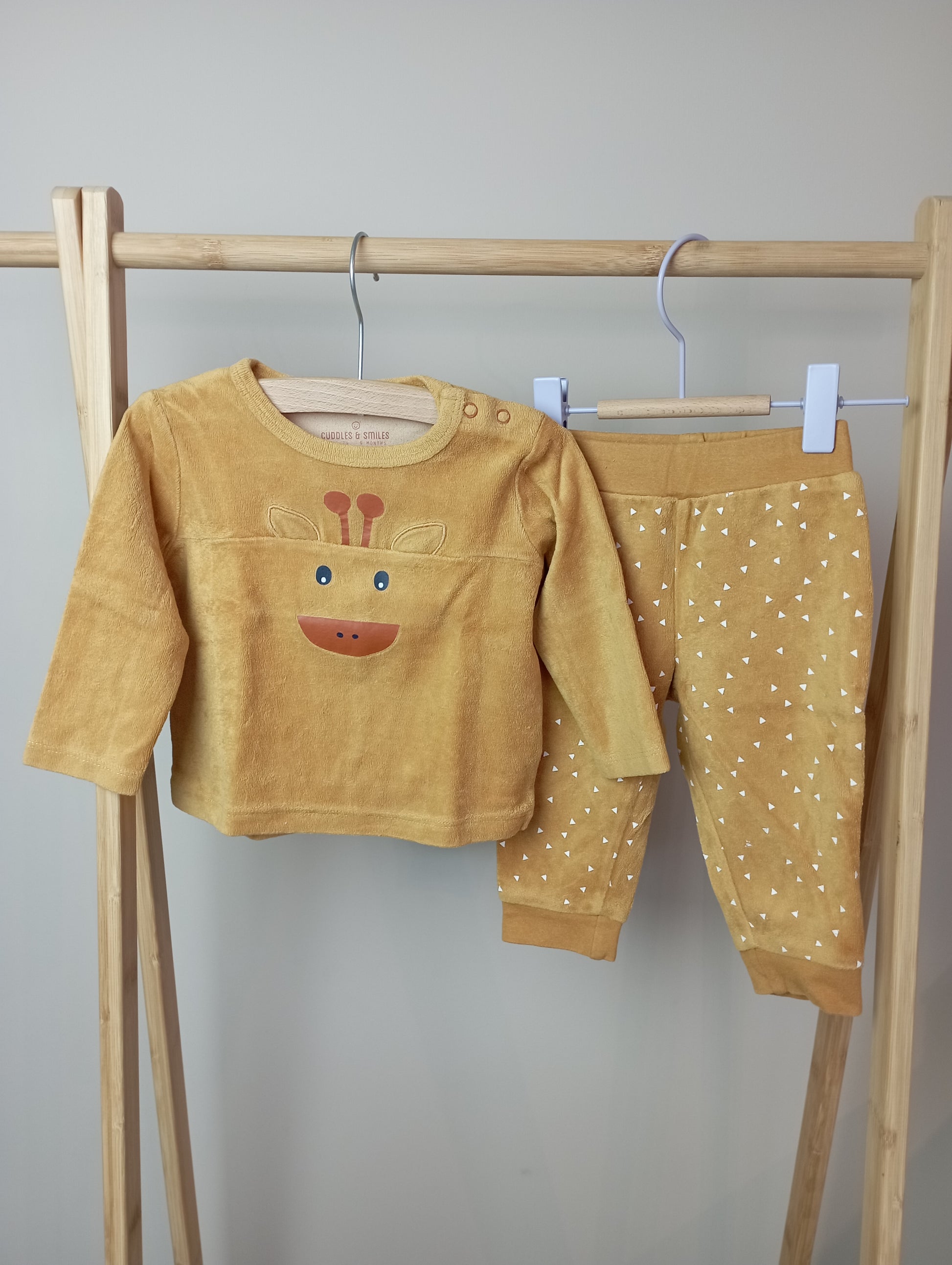 Pyjama 74 Cuddles and smiles