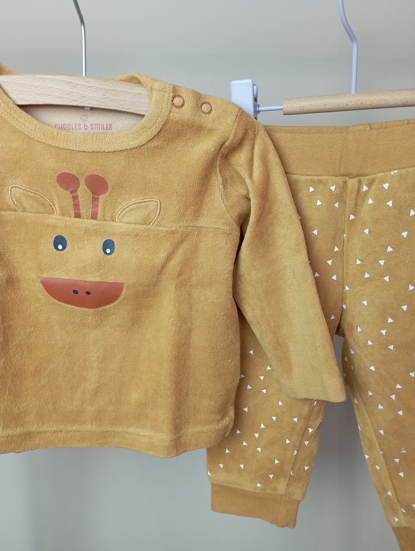 Pyjama 74 Cuddles and smiles