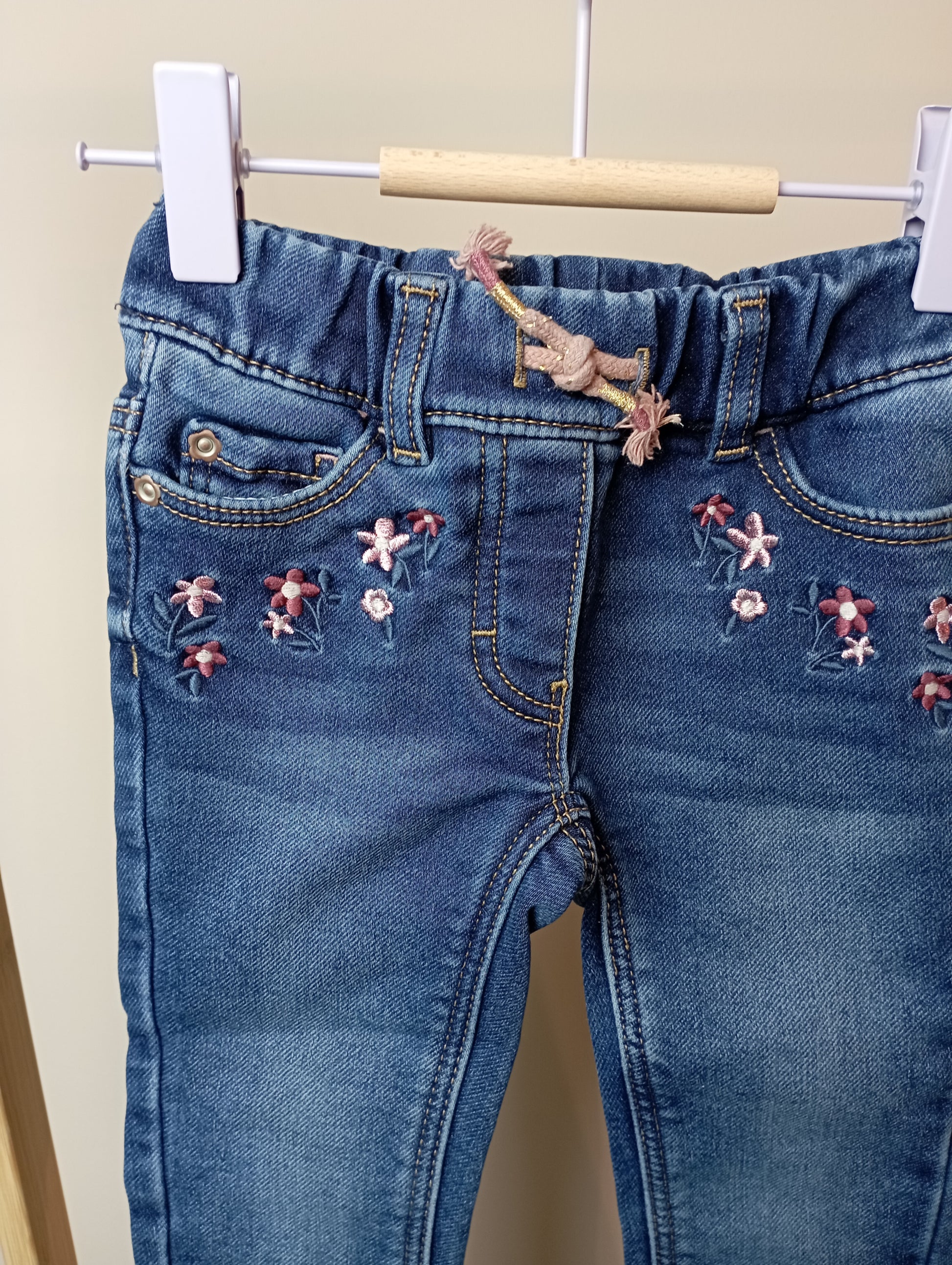 Jeansbroek met bloemen 92 C&A