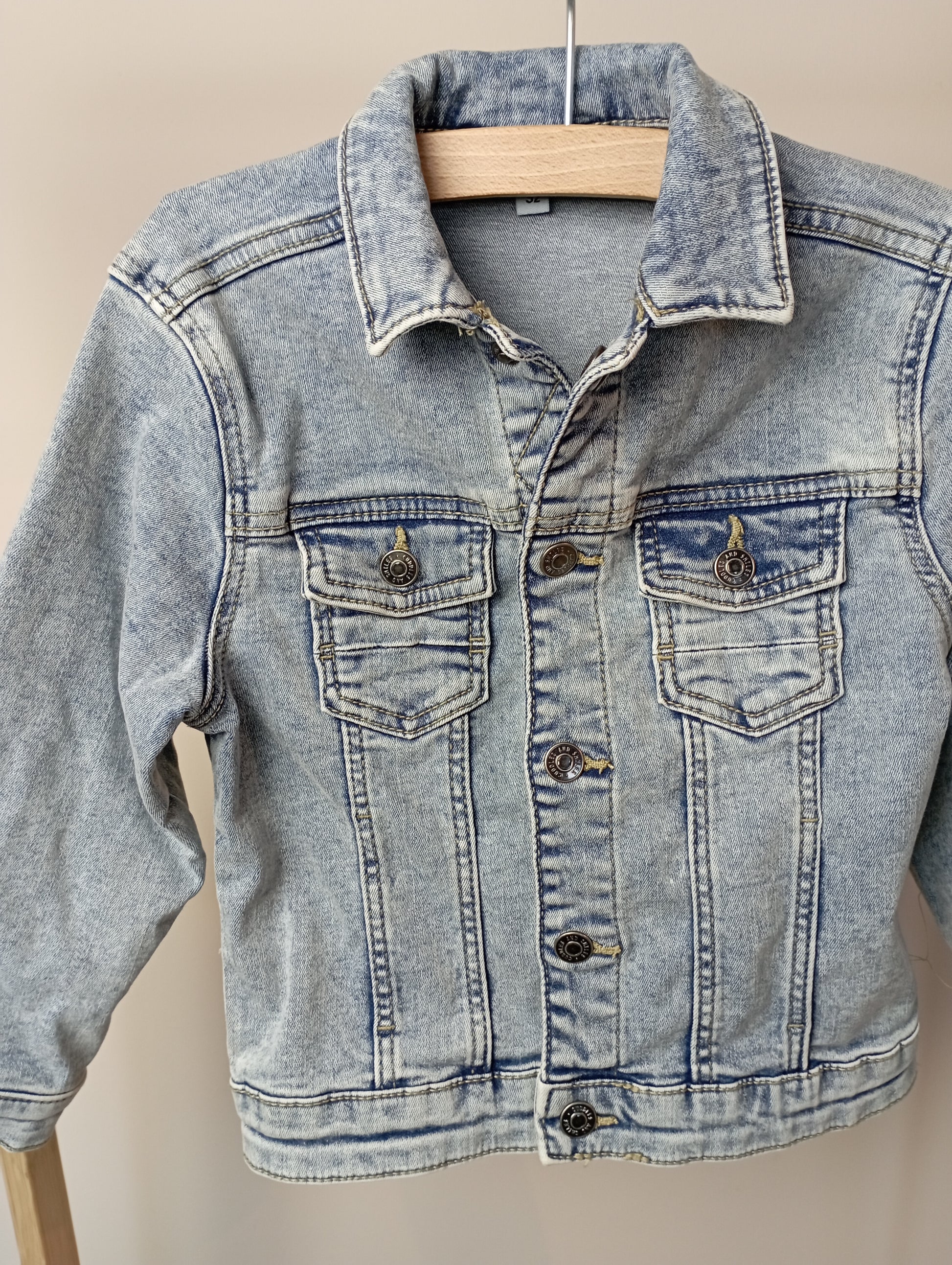 Jeansjas 92 Cuddles and smiles