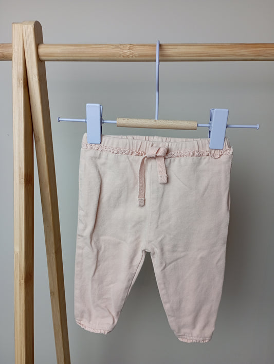 Broekje 62 Cuddles and smiles