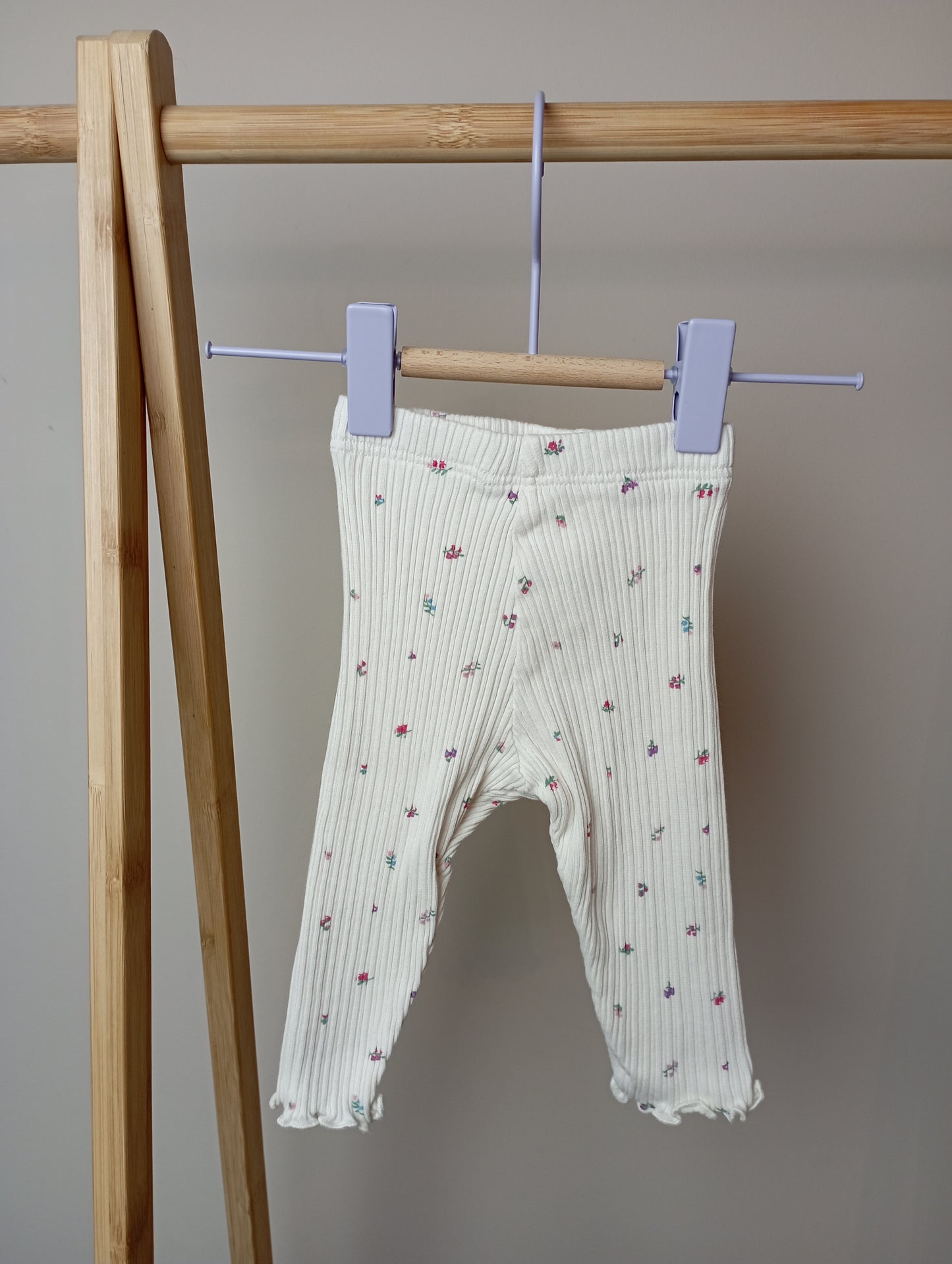 Broekje met bloemen 68 Zara