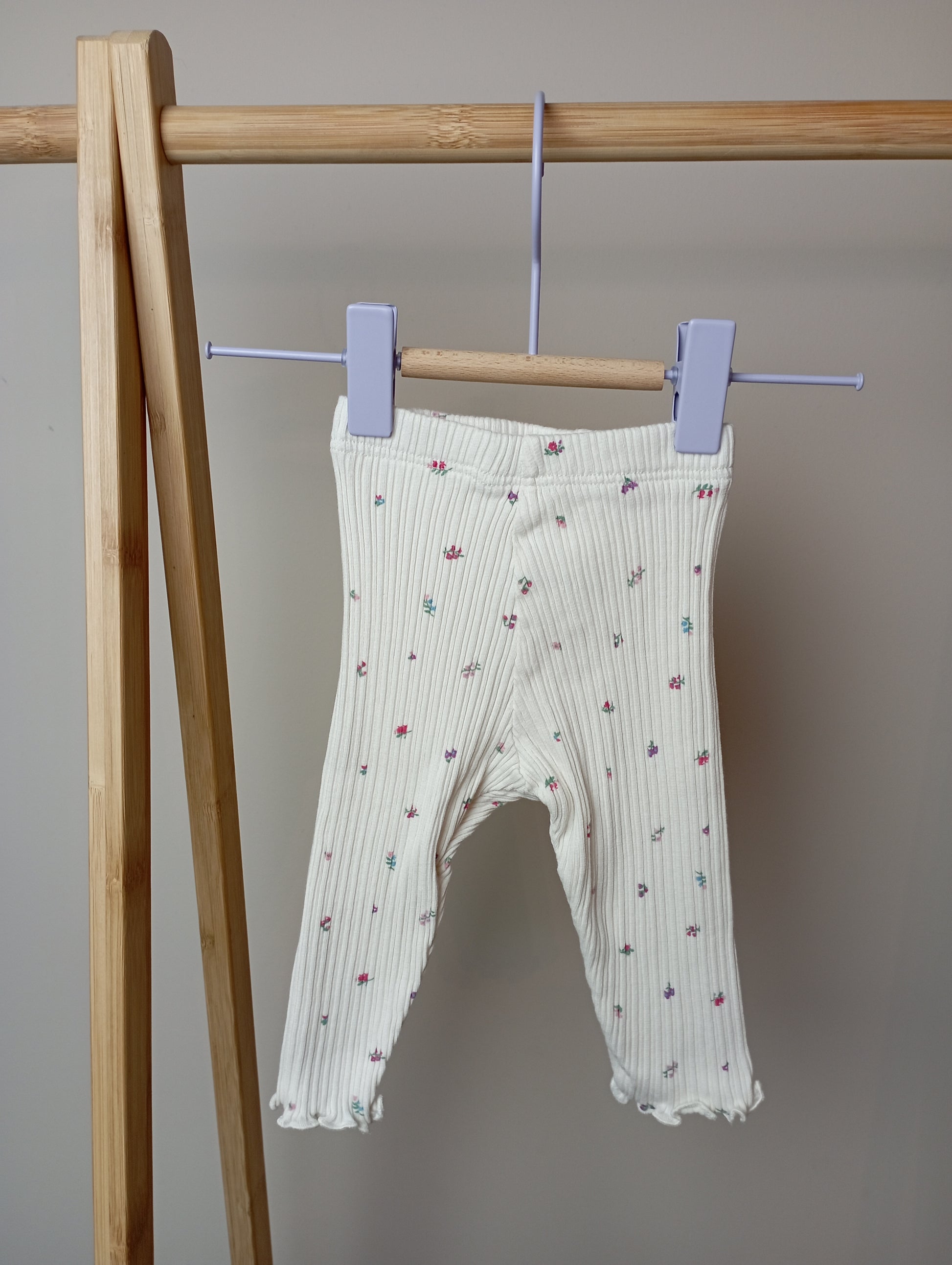 Broekje met bloemen 68 Zara