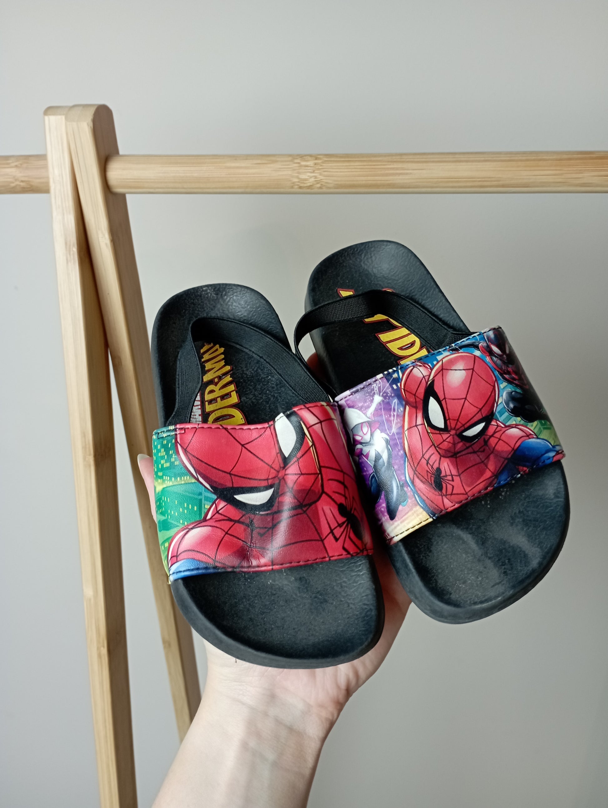 Slippers 26/27 Marvel