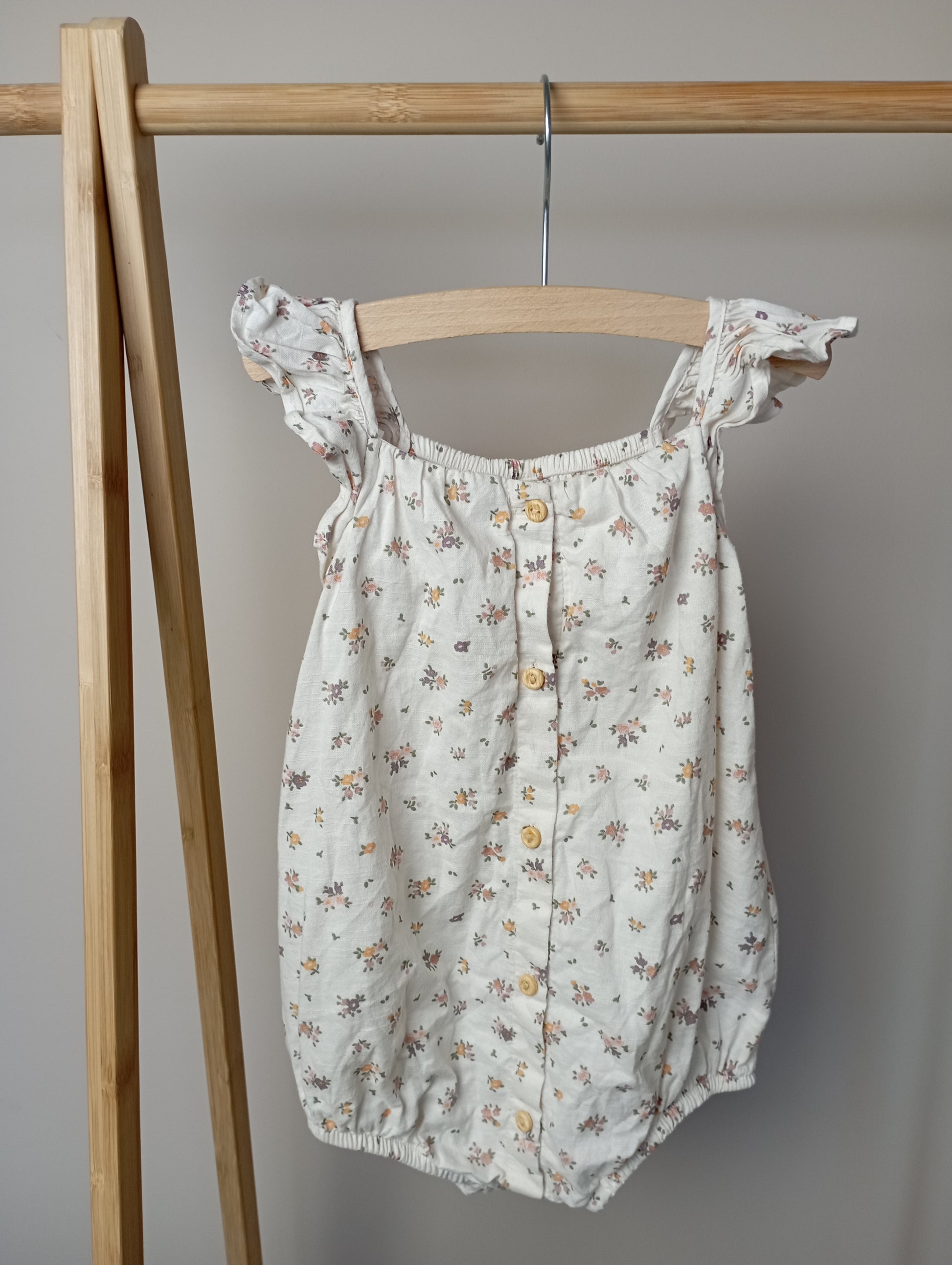 Pakje met bloemetjes 74 H&M