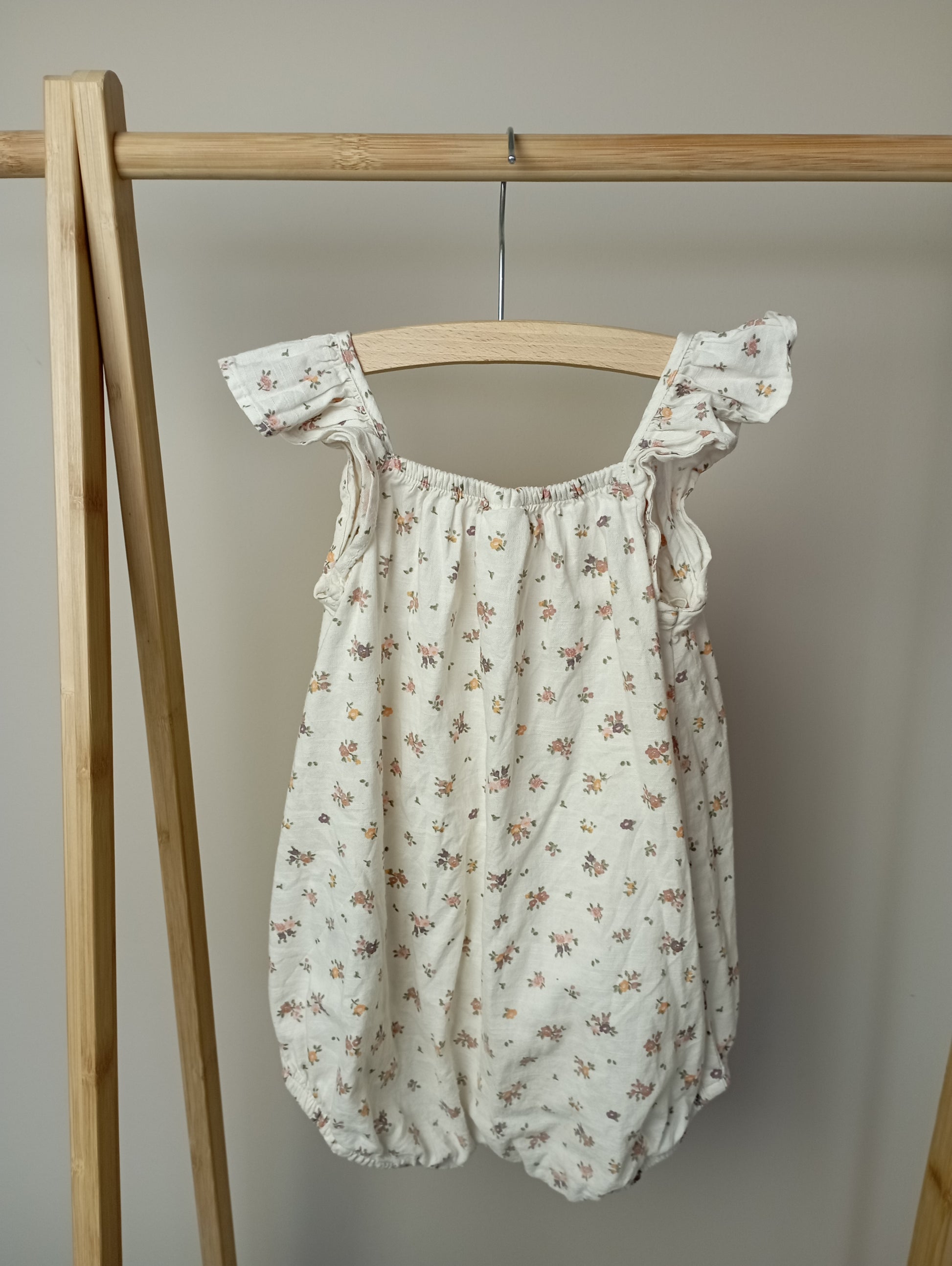 Pakje met bloemetjes 74 H&M