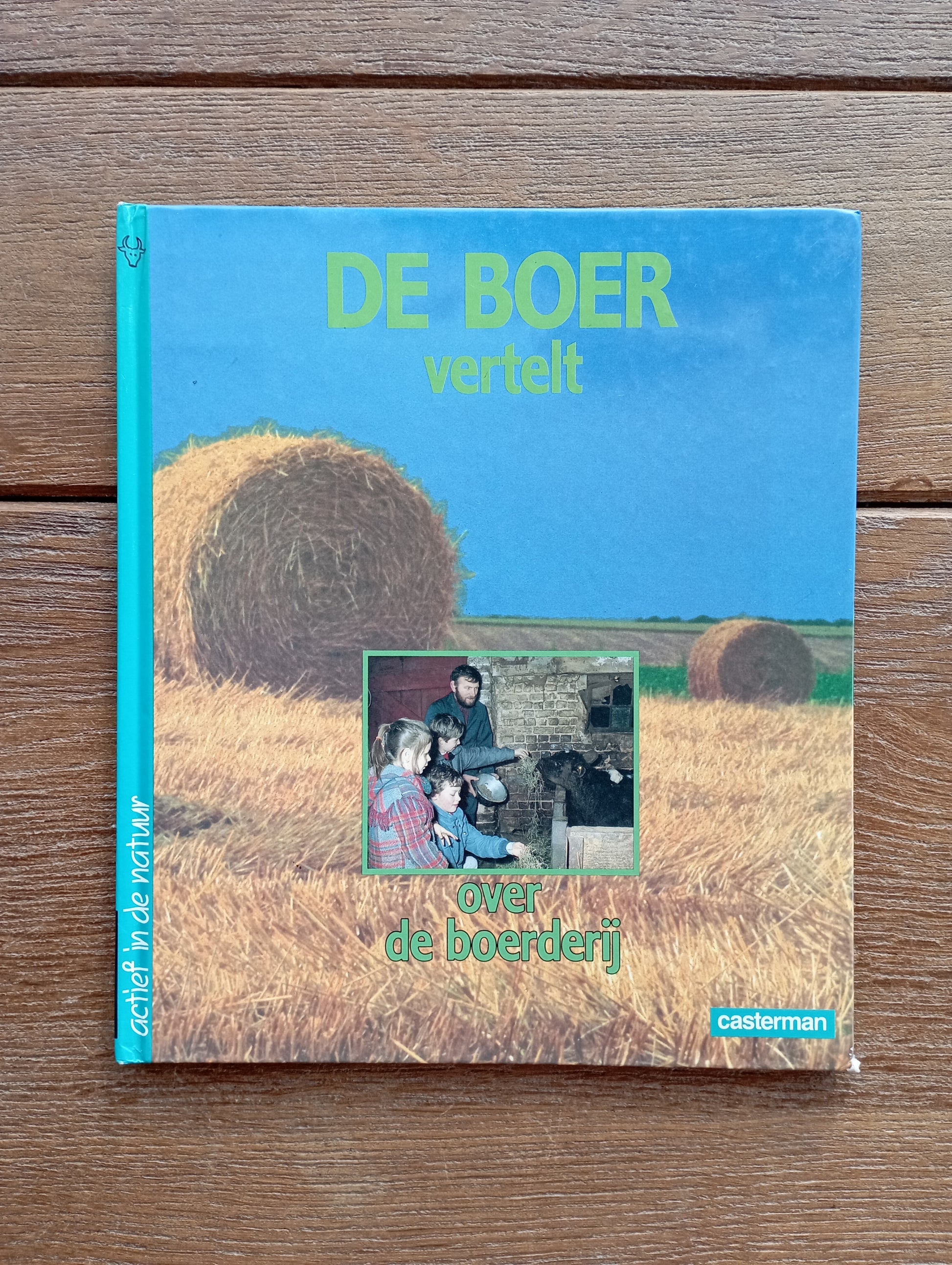 De boer vertelt over de boerderij Casterman