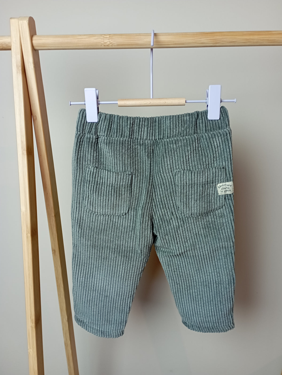 Broek in ribbelstofje 74 Zeeman