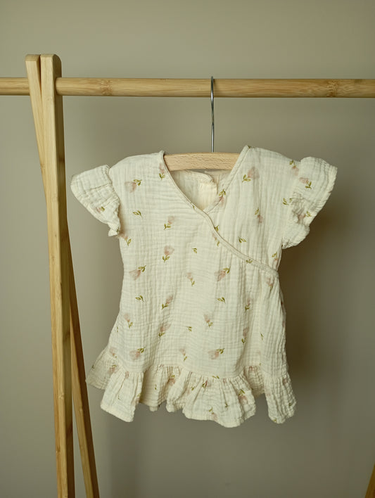 Tetra jurkje met tulpen 68 Cuddles and smiles